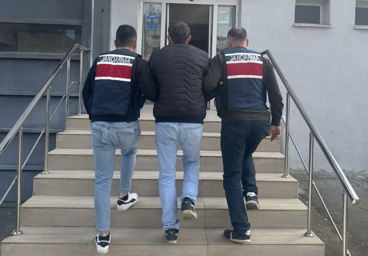 22 yıl hapis cezası bulunan firari saklandığı evde yakalandı