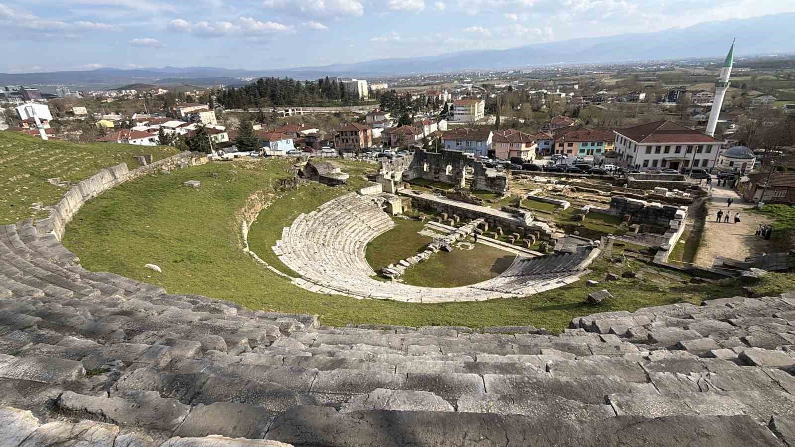 Bakan G&uuml;rlek, Prusias Ad Hypium Antik Kenti&rsquo;ne hayran kaldı
