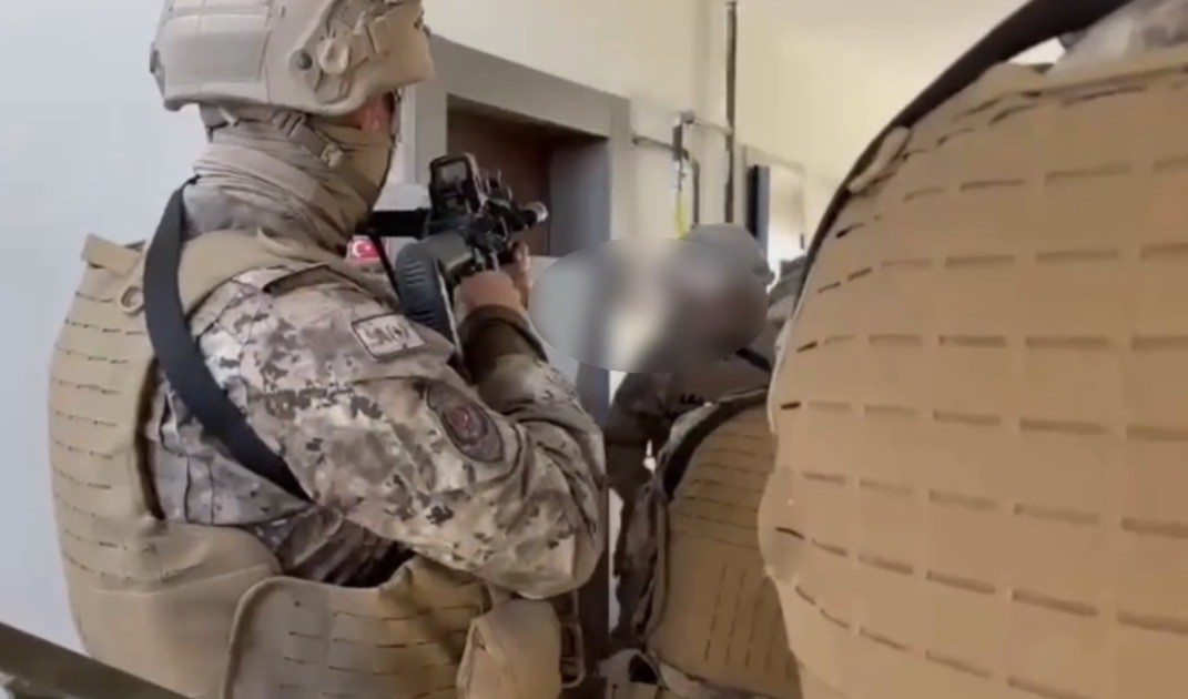 İş adamını darp ve tehdit ederek 3 milyon TL isteyen 5 şahıs yakalandı
