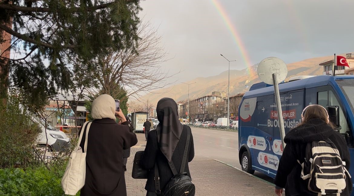 Bursa&rsquo;da g&ouml;kkuşağı mest etti
