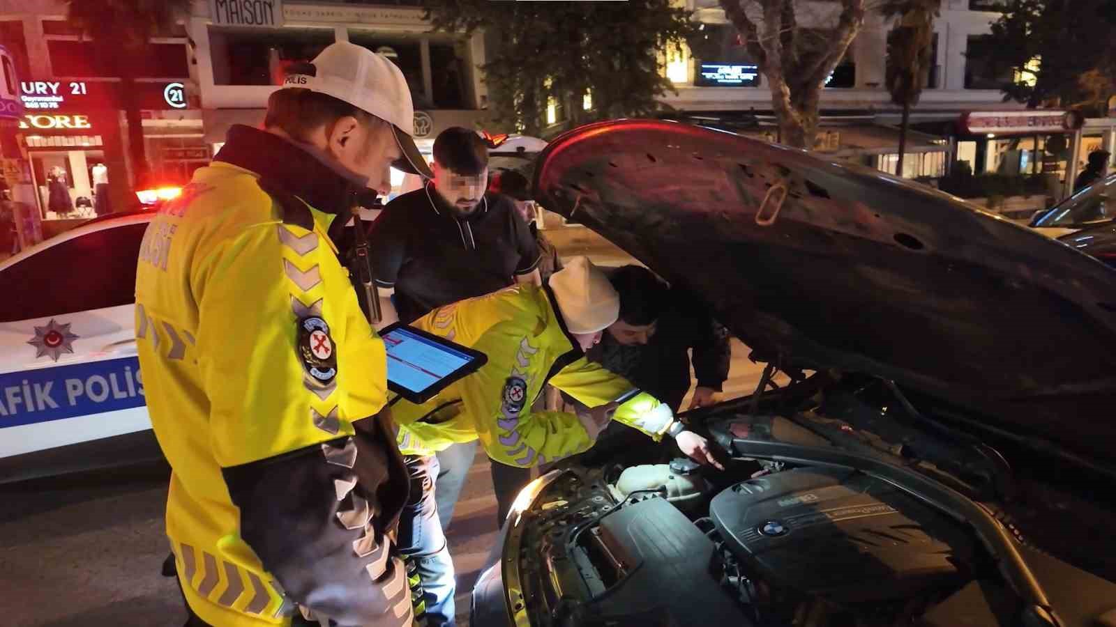 Mersin&rsquo;den Kadık&ouml;y&rsquo;e geldi, egzozdan ceza yedi
