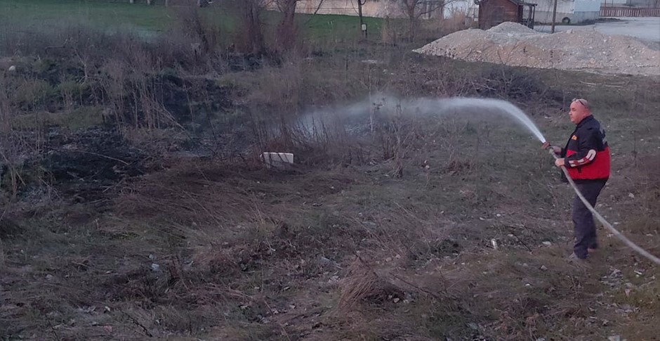 Bolu&rsquo;da otluk alanda &ccedil;ıkan yangın b&uuml;y&uuml;meden s&ouml;nd&uuml;r&uuml;ld&uuml;
