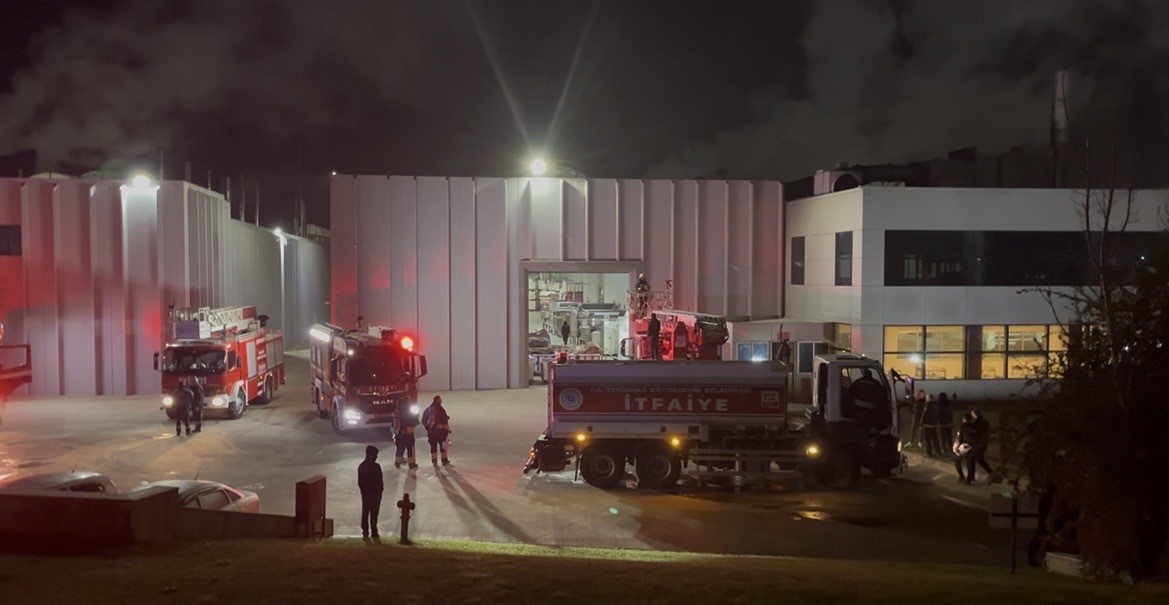 &Ccedil;erkezk&ouml;y OSB&rsquo;de fabrika yangını kontrol altına alındı
