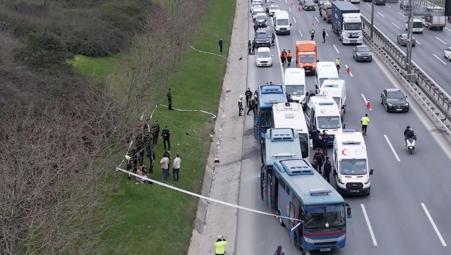 İstanbul&rsquo;da 4 cezaevi aracı kaza yaptı
