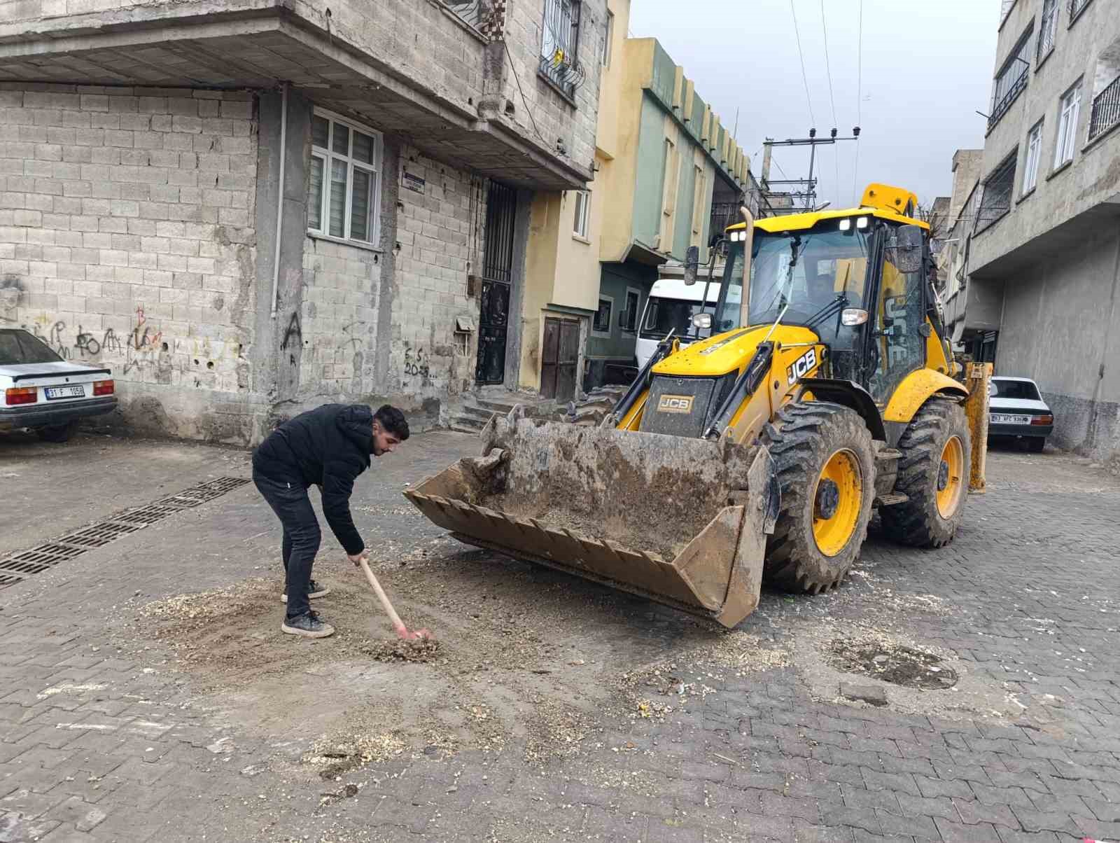 Eyyübiye’de sel sonrası temizlik çalışmaları sürüyor
