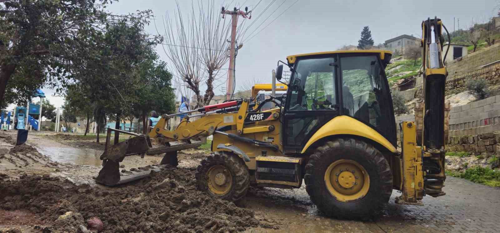 Eyy&uuml;biye&rsquo;de sel sonrası temizlik &ccedil;alışmaları s&uuml;r&uuml;yor
