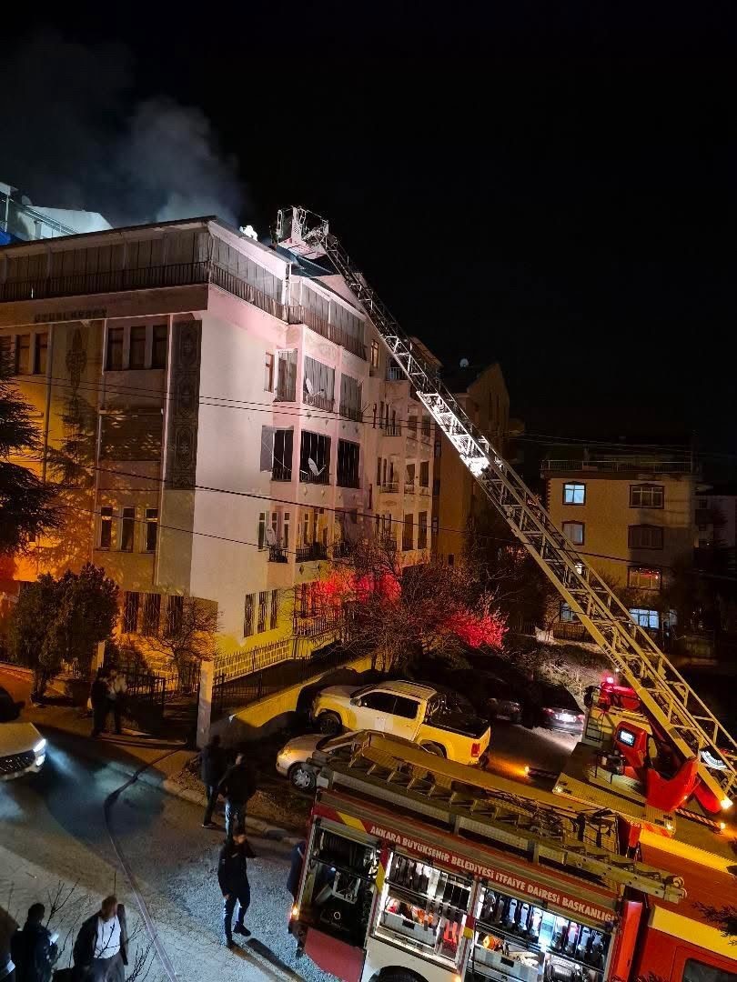 Polatlı&rsquo;da gece yarısı &ccedil;atı katı yangını paniğe neden oldu
