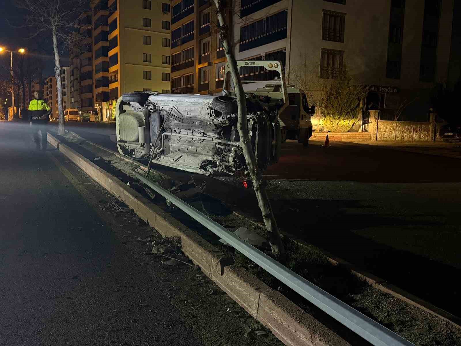 Elazığ’da otomobil yan yattı: 1 yaralı