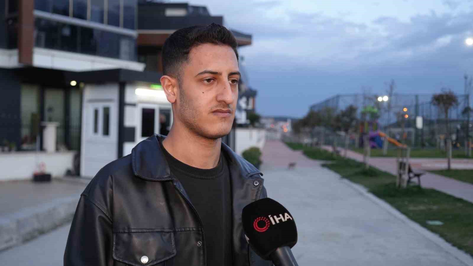 Arnavutk&ouml;y&rsquo;de kamyonun &ccedil;arptığı ara&ccedil; sahibi faciayı kıl payı atlattı
