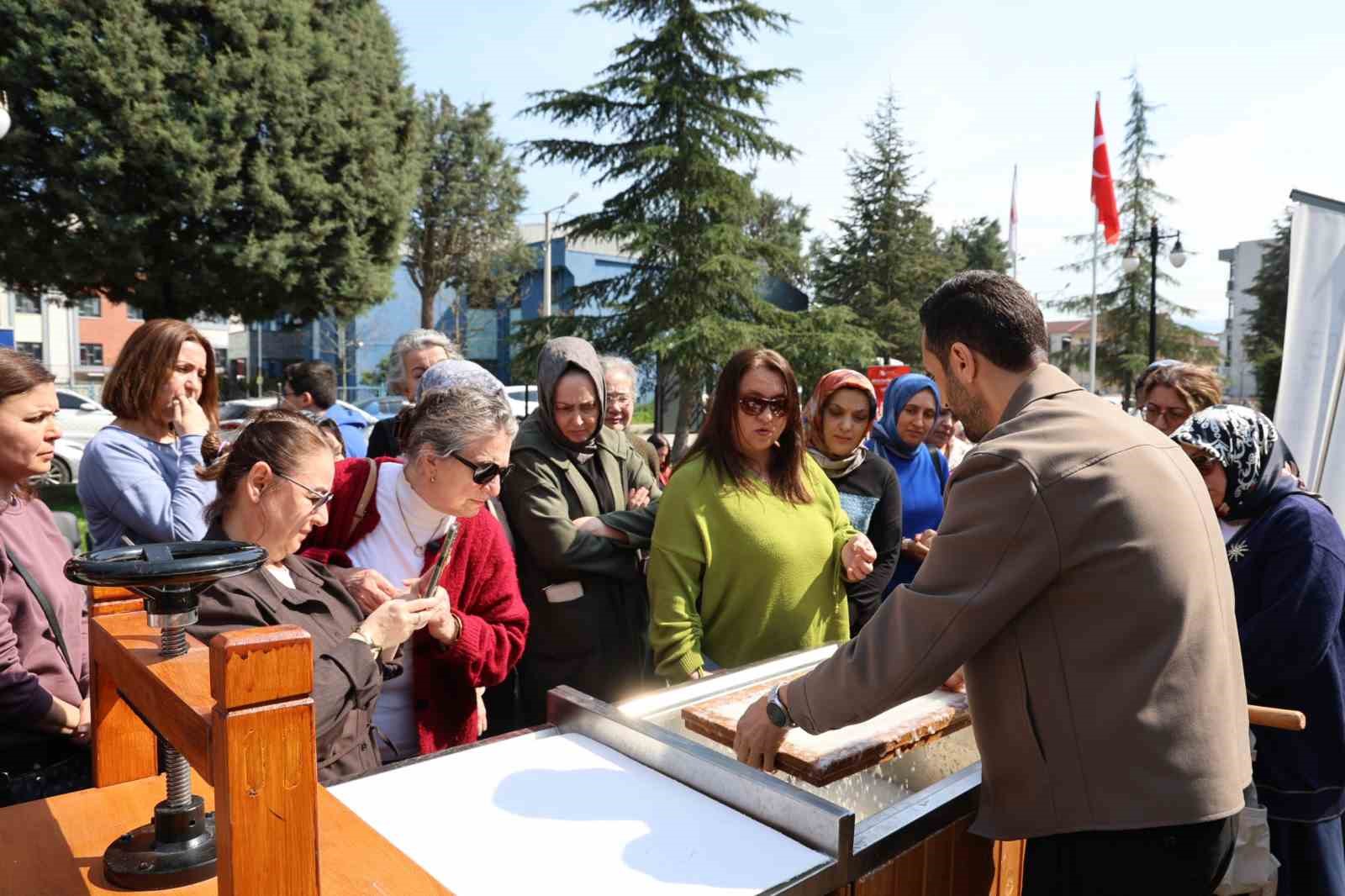 Tarımsal atıkların sanatsal kağıda d&ouml;n&uuml;ş&uuml;m yolculuğu
