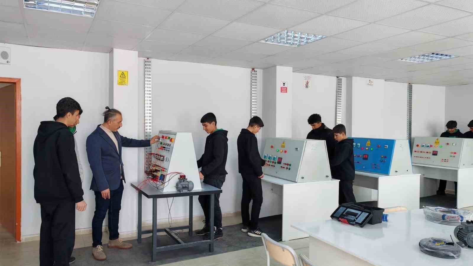 Erzurum Karaçoban’dan umudu büyüten iyilik hareketi: "Bir ışık da sen yak"