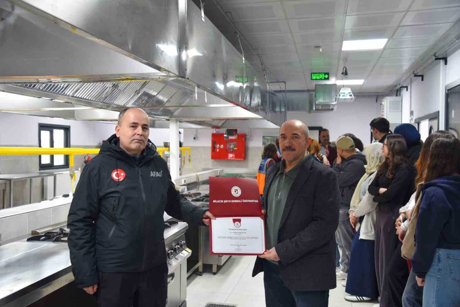 BŞE&Uuml;&rsquo;de yangına m&uuml;dahale ve g&uuml;venli tahliye eğitimi
