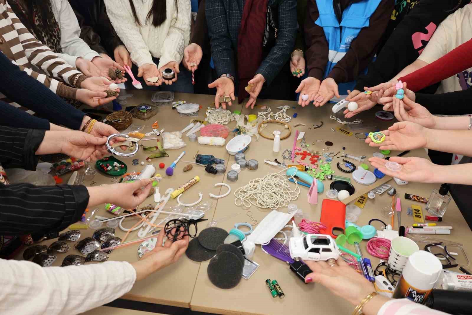 Bilecik&rsquo;te sıfır atık etkinliğinde atıklarla T&uuml;rk bayrağı oluşturuldu
