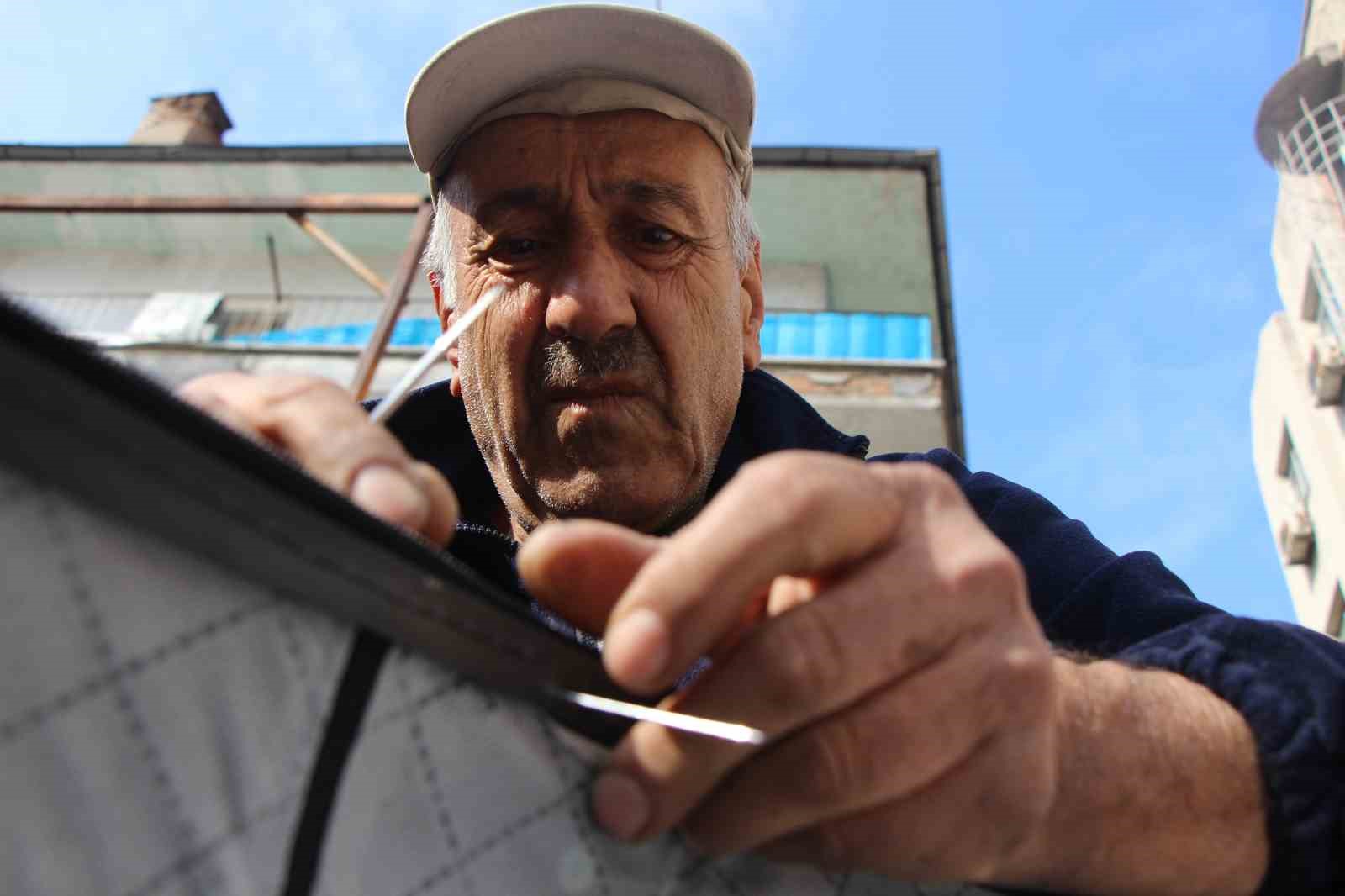 Ermeni asıllı usta 50 yıldır iğne, iplikle tamir yapıyor: "Türk milliyetçisiyim. Ülkemi seviyorum"