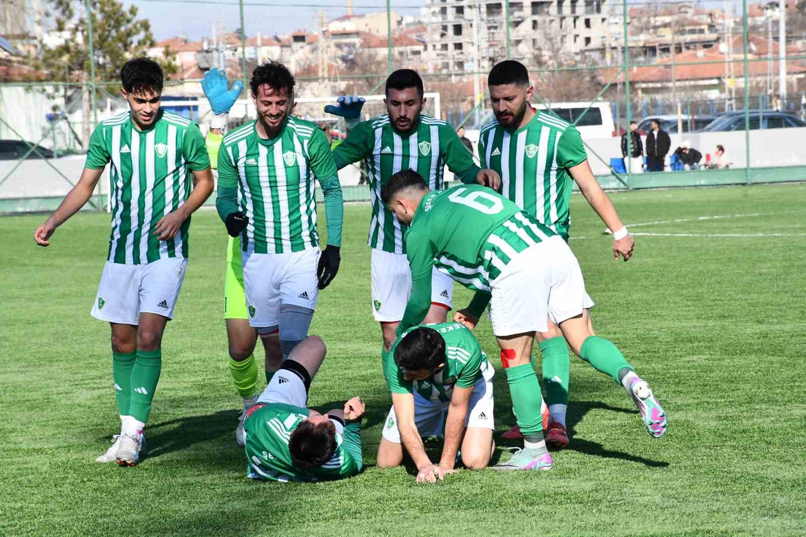 Kayseri Şekerspor şampiyonluk ma&ccedil;ına &ccedil;ıkıyor
