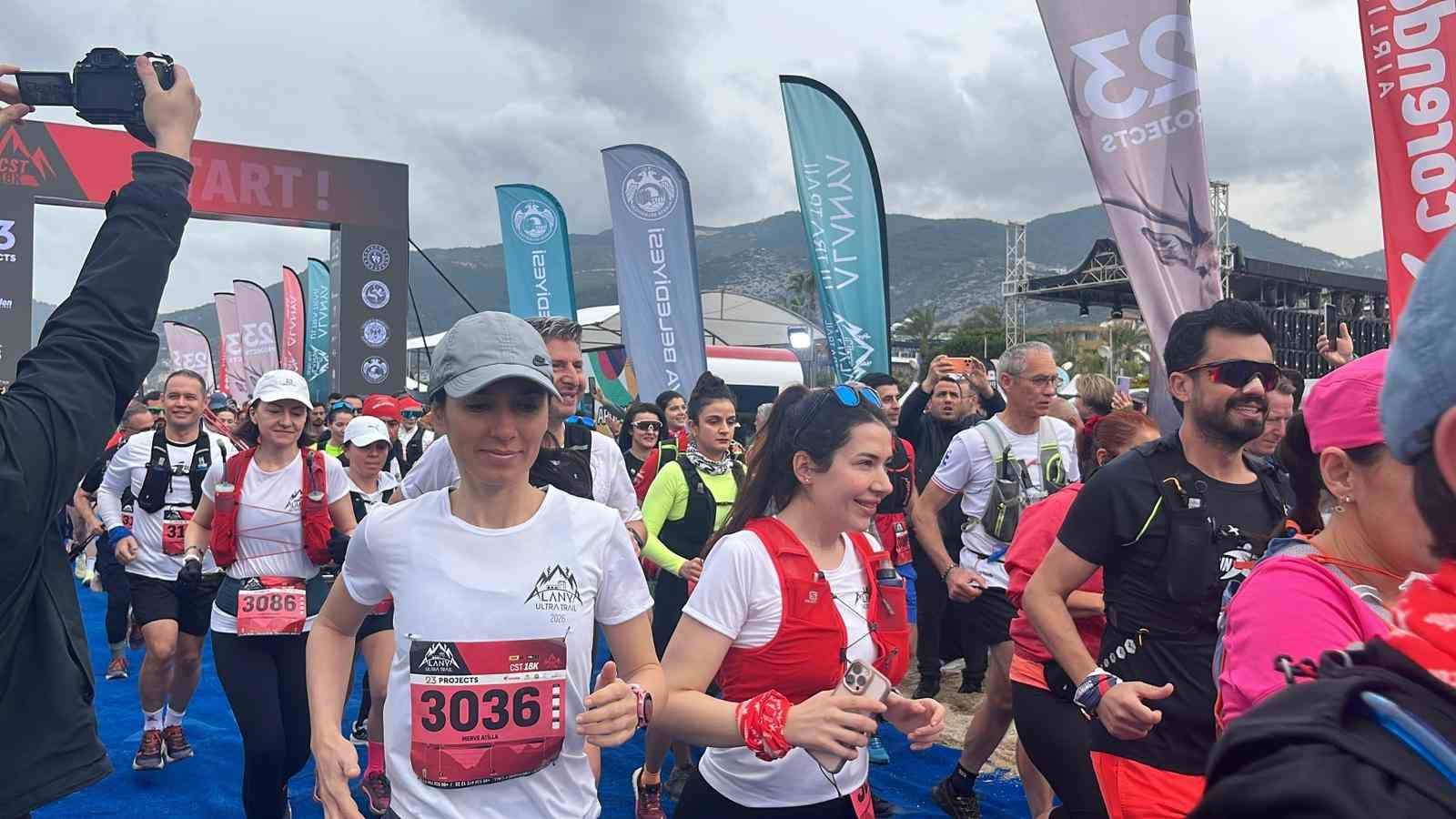 23 &uuml;lkeden 820 sporcu Alanya Ultra Trail i&ccedil;in start aldı
