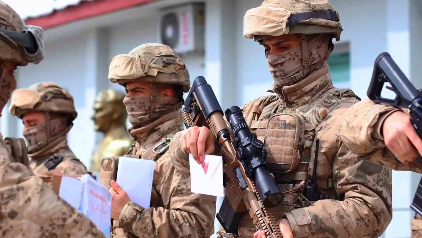 Samsunlu &ouml;ğrencilerin mektupları, Şırnak&rsquo;taki komandoları duygulandırdı
