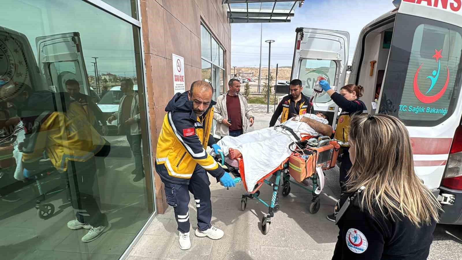 &Ouml;nce boşanma aşamasında olduğu eşini, sonra kendisini bı&ccedil;akladı
