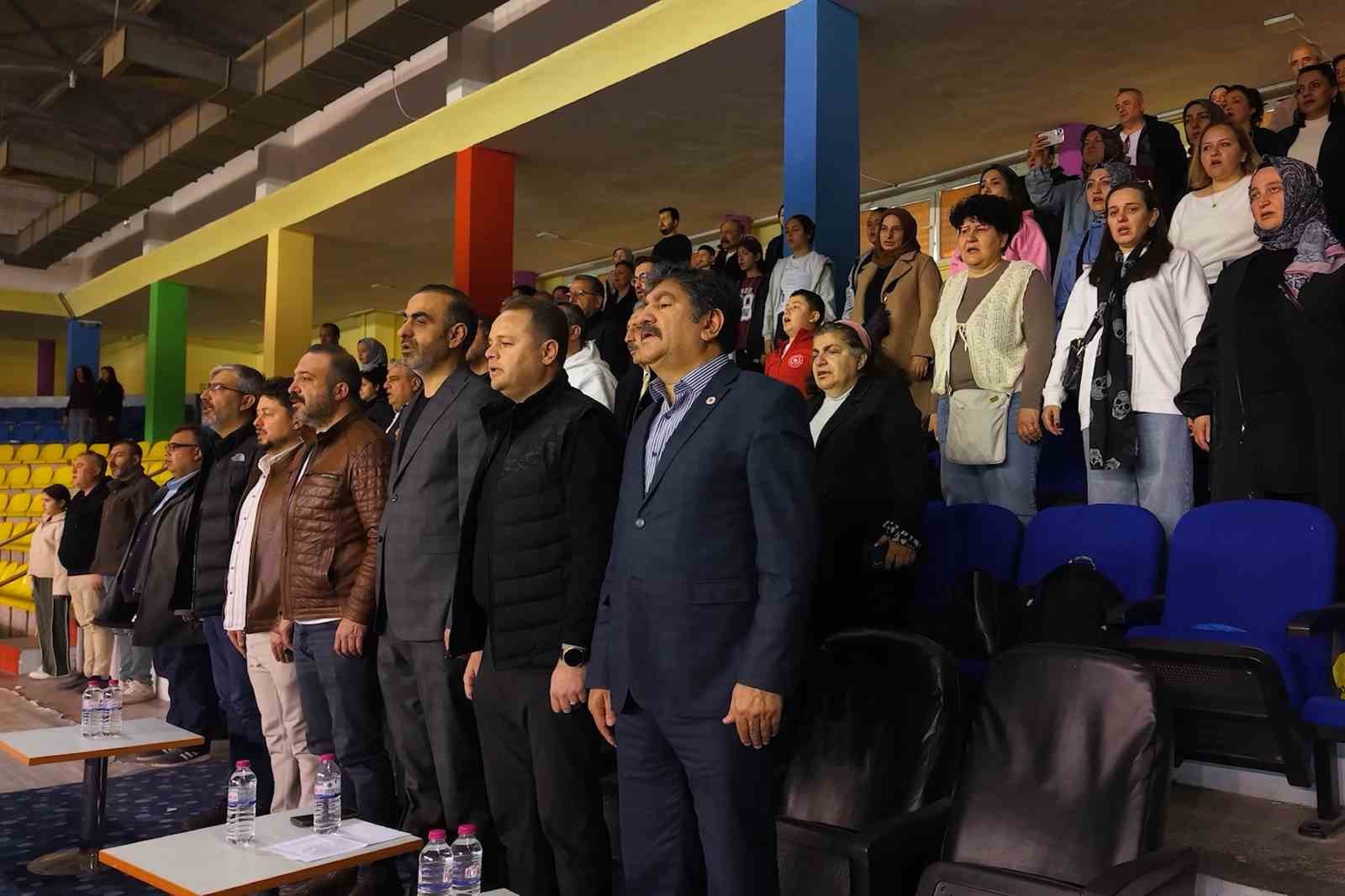 Halk oyunları yarışmasında h&uuml;nerler sergilendi, k&uuml;lt&uuml;rel değerler tanıtıldı
