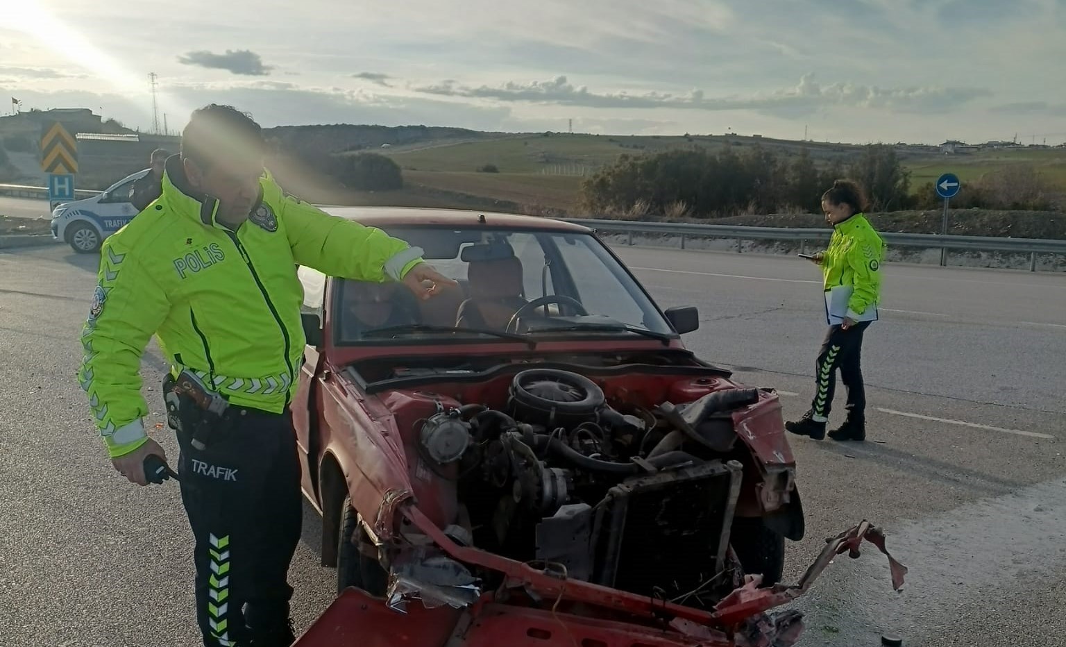 Beyşehir’de otomobil tırla çarpıştı: 2 yaralı