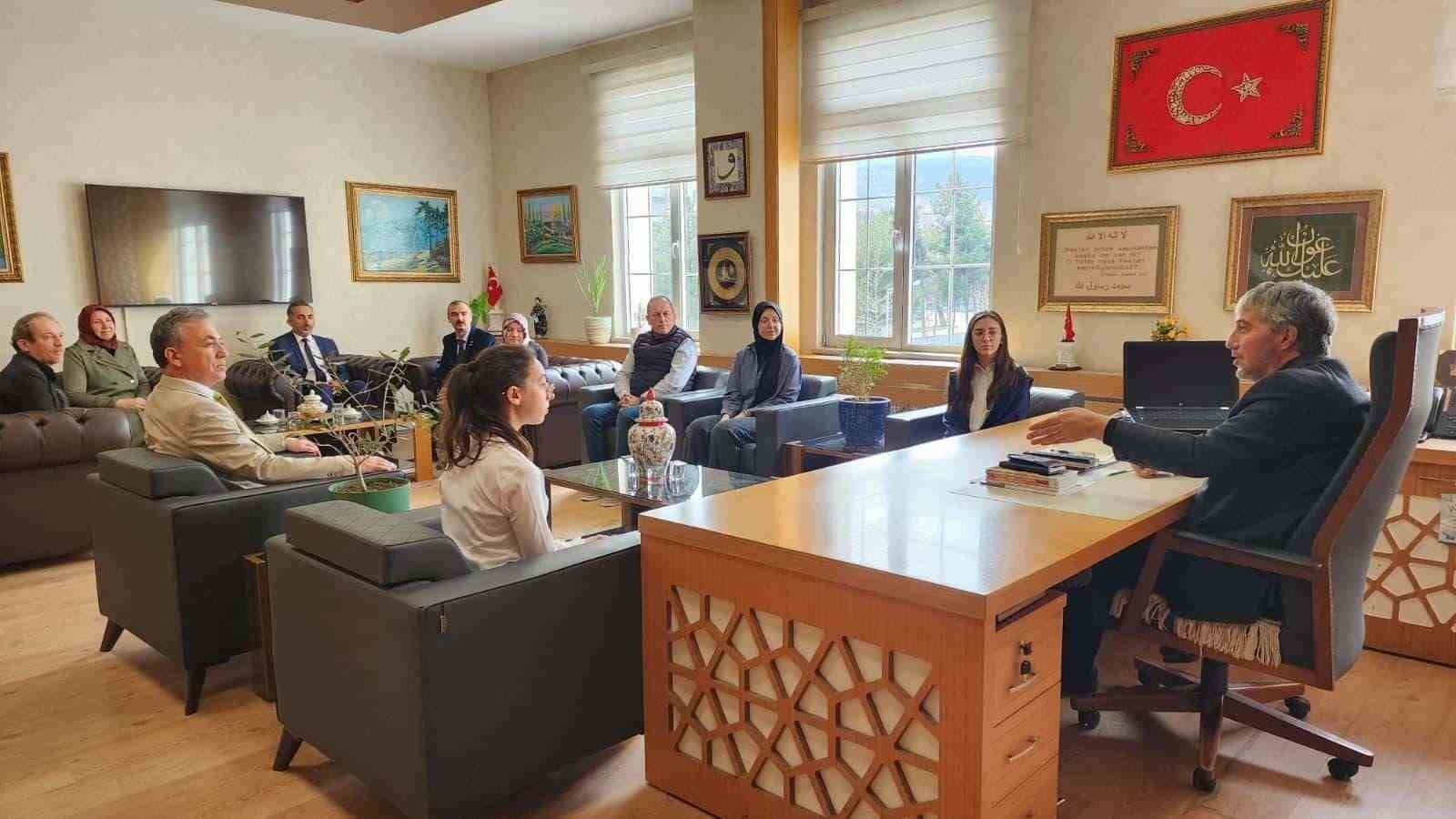 K&uuml;tahyalı &ouml;ğrencilerden MS&Uuml; sınavında &ouml;nemli başarı
