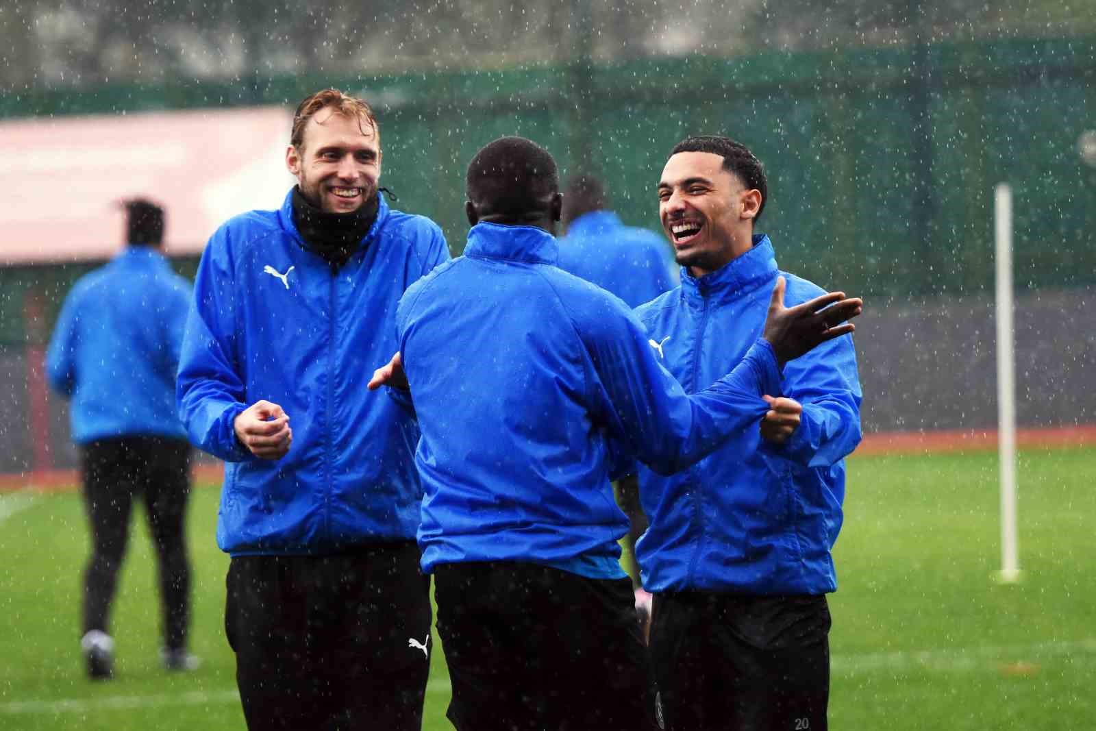 Manisa FK&rsquo;da Adana Demirspor mesaisi s&uuml;r&uuml;yor
