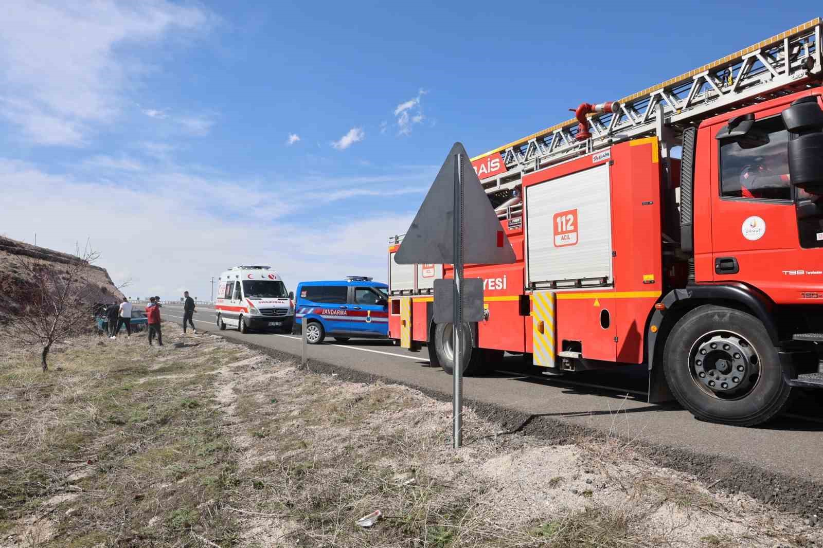 Kontrolden &ccedil;ıkan Fiat Tofaş otomobil karşı şeride ge&ccedil;ti: 1 yaralı
