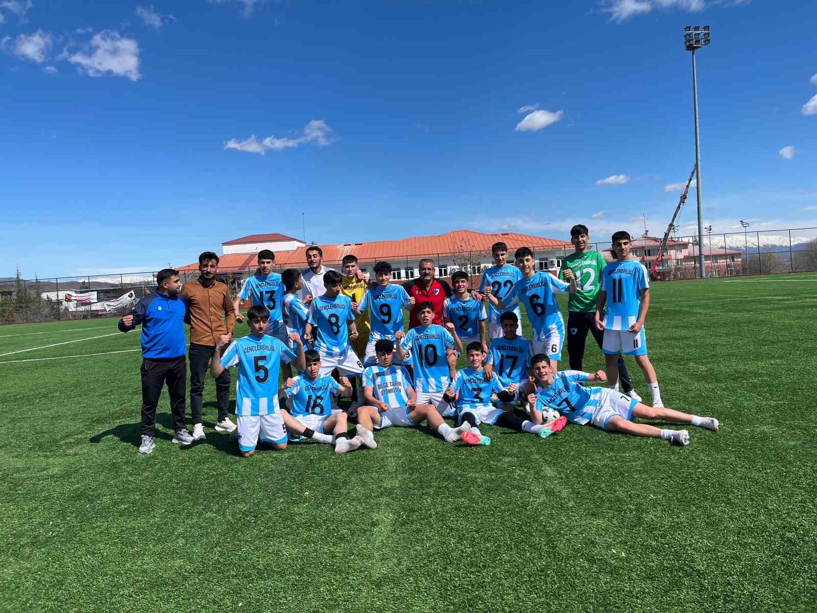 Muş Gen&ccedil;lerbirliği U-16&rsquo;da b&ouml;lge şampiyonu oldu
