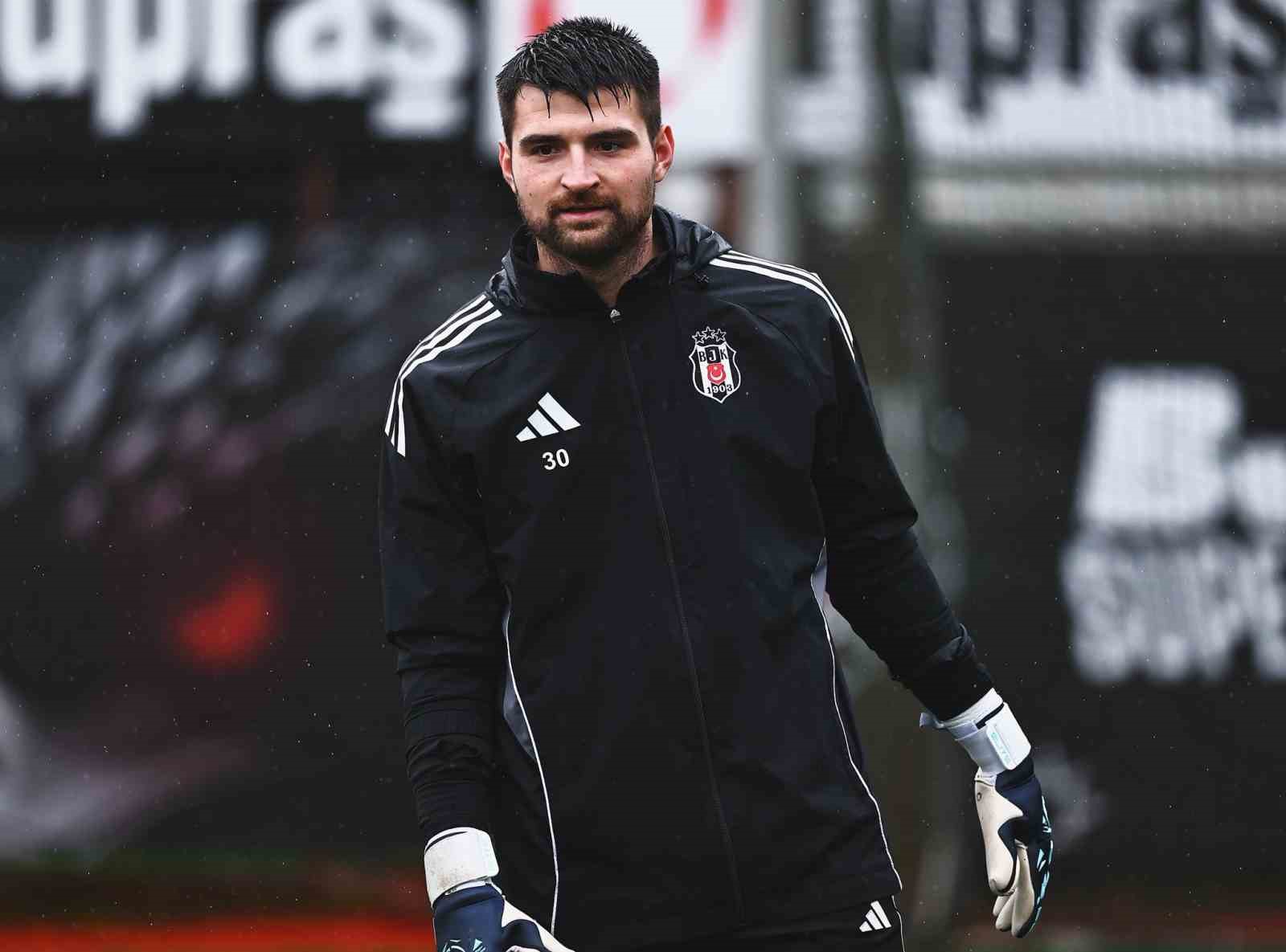 Beşiktaş, g&uuml;n&uuml; iki antrenmanla tamamladı
