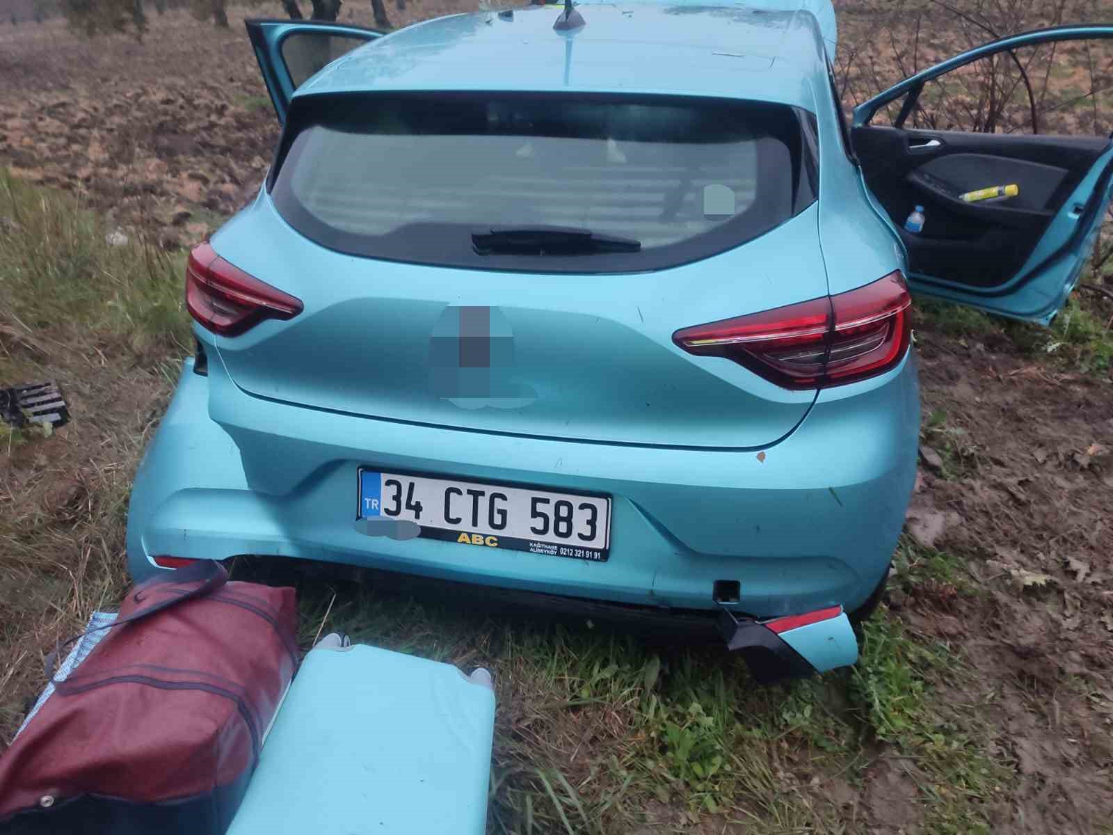 Balıkesir&rsquo;de kontrolden &ccedil;ıkan otomobil zeytinliğe savruldu: 1 yaralı
