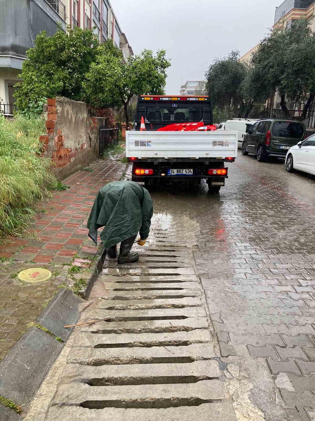 Aydın B&uuml;y&uuml;kşehir Belediyesi ve ASKİ ekipleri yağışa karşı teyakkuzda
