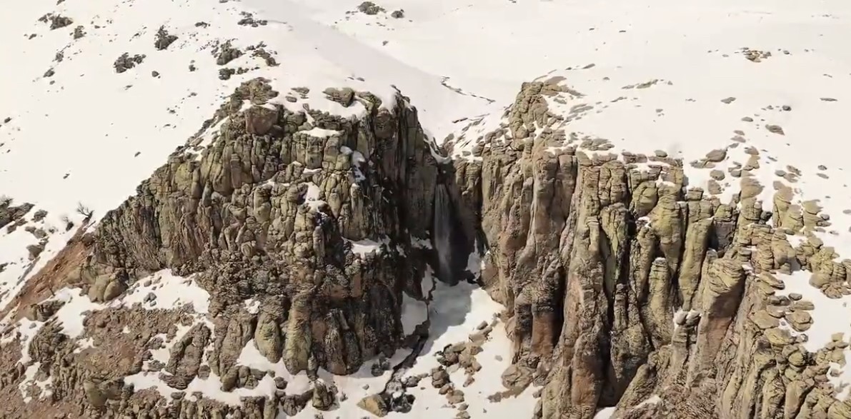 &Ccedil;ır Şelalesi misafirlerini ağırlıyor
