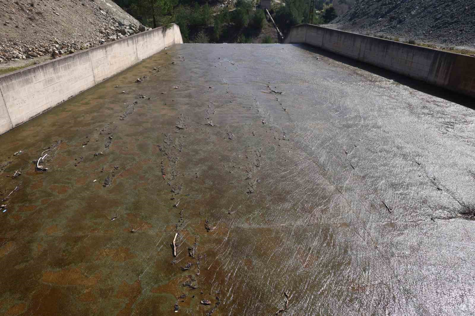 Son 65 yılın en kurak yılında tamamen kuruyan Yayladağı Barajı’nda su seviyesi 3 ayda yüzde 100’e ulaştı