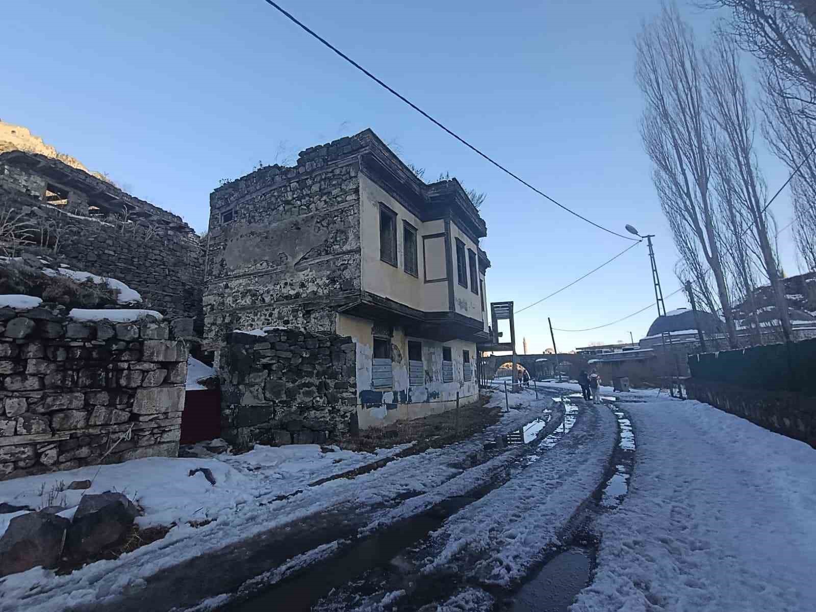 Kars&rsquo;ta son Osmanlı Konağı yok olma tehlikesiyle karşı karşıya
