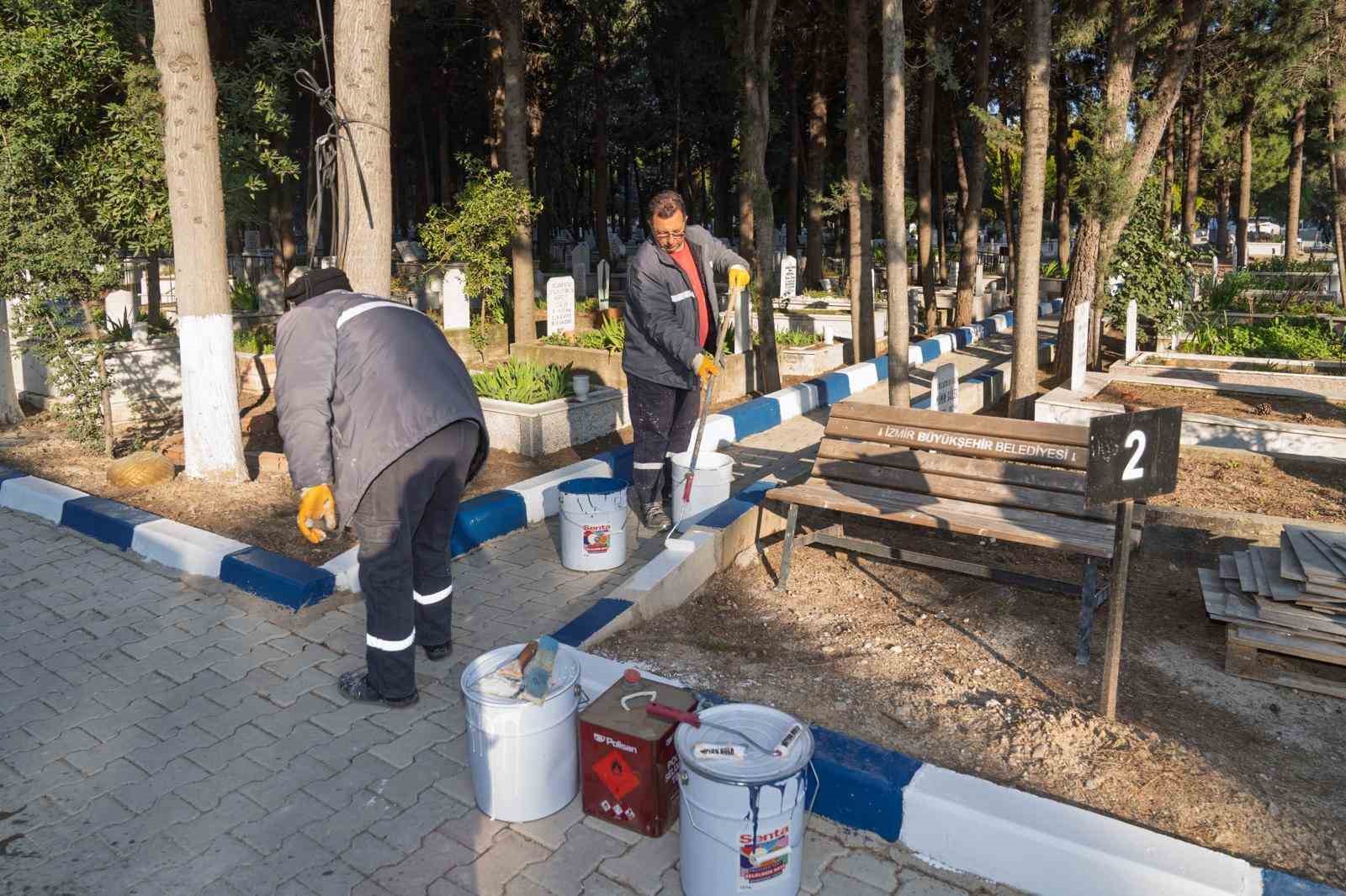 İzmir’de mezarlıklar doldu