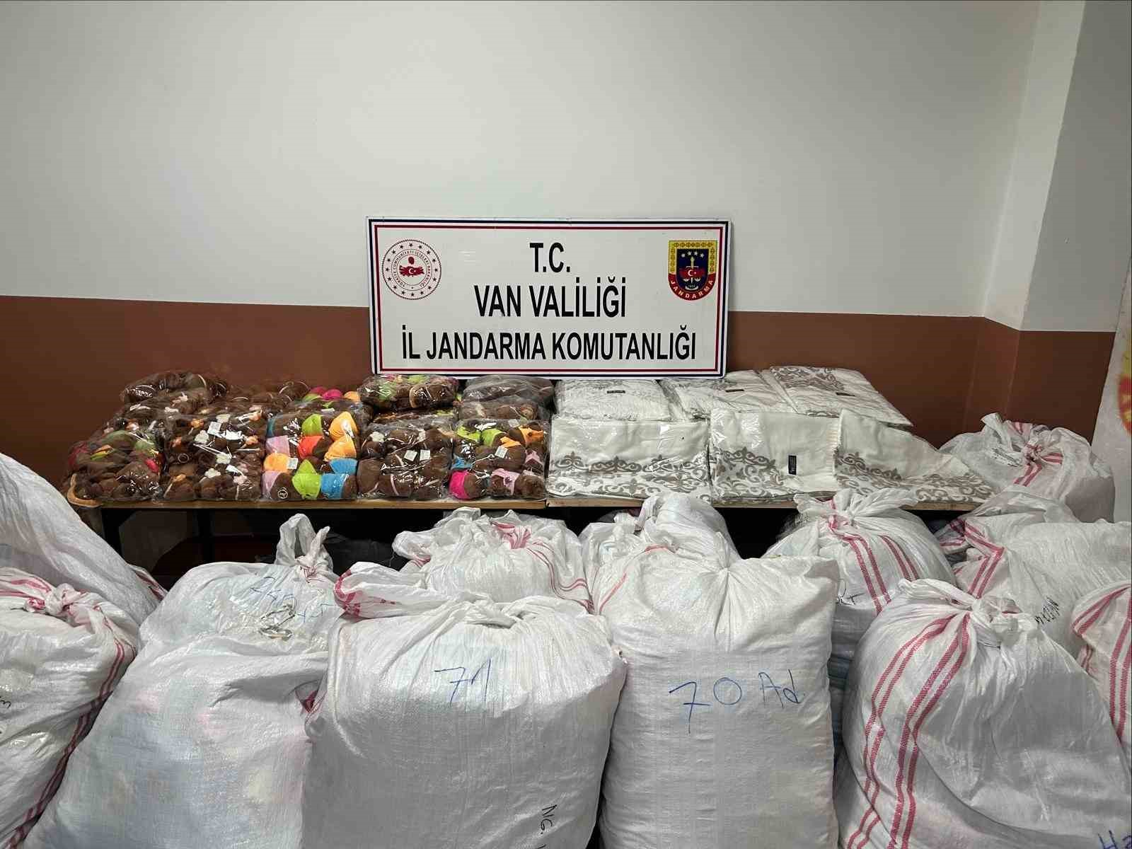 Van’da 6 milyon TL değerinde kaçak malzeme ele geçirildi
