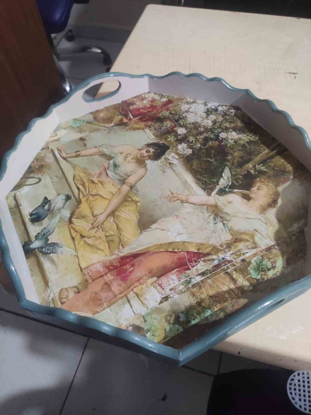 Yaşlı kadın kurslarda üreterek huzur buldu