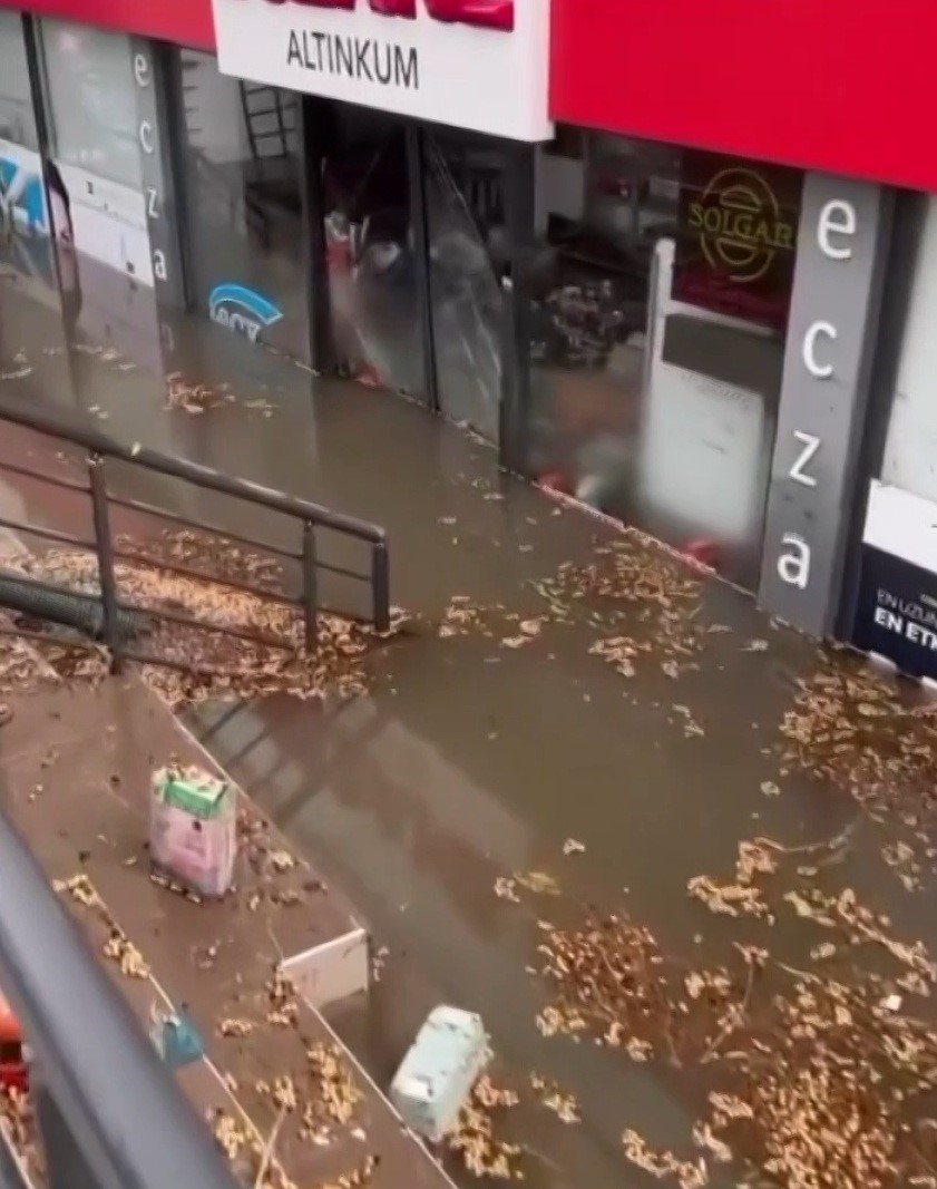 Didim&rsquo;de sağanak yağış etkili oldu
