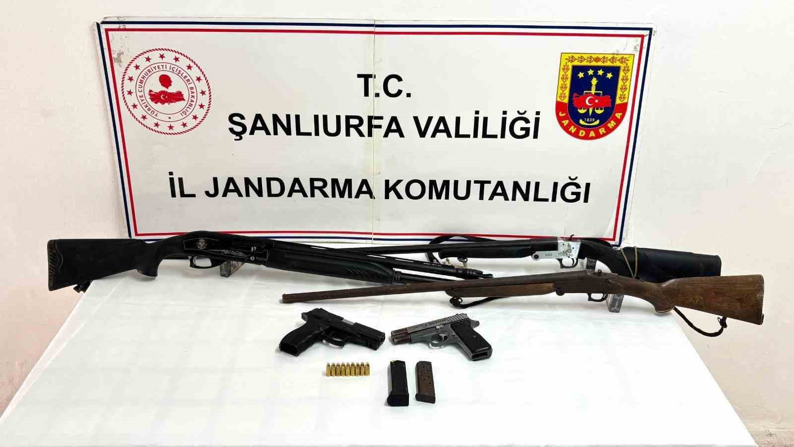 Şanlıurfa&rsquo;da ruhsatsız silah operasyonu:2 g&ouml;zaltı

