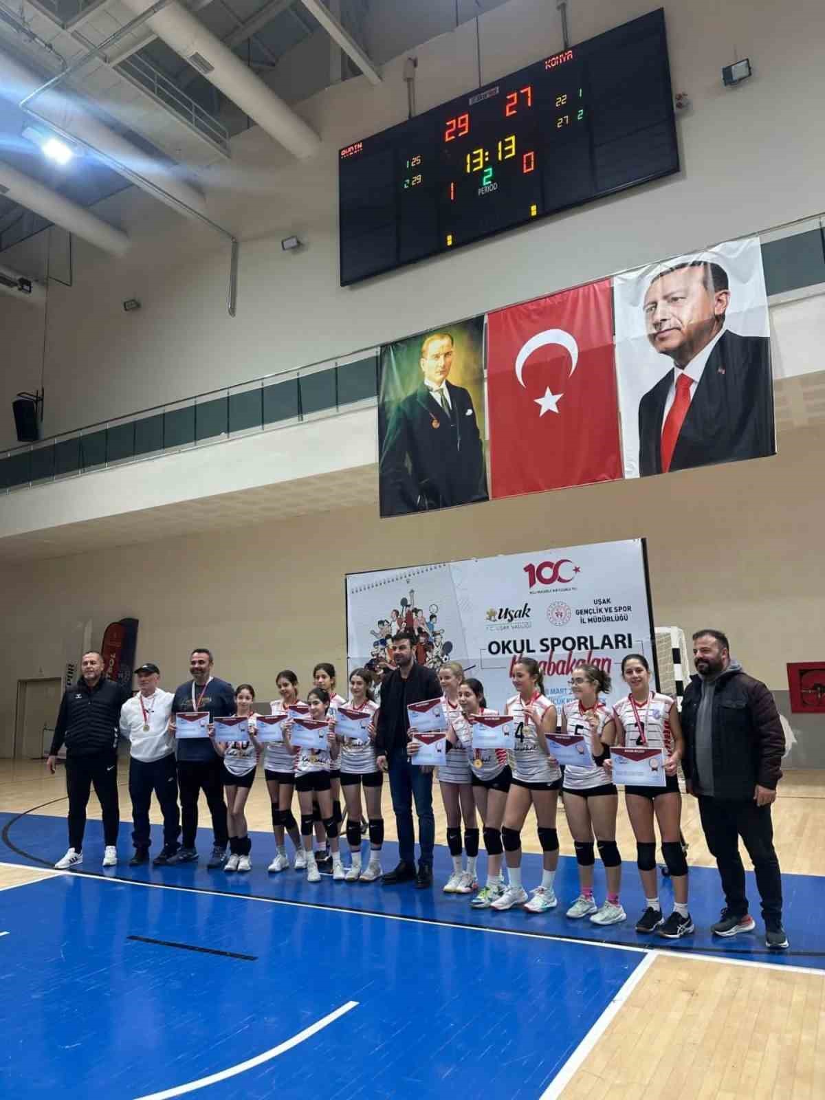 B&uuml;t&uuml;n rakiplerini eleyip T&uuml;rkiye finallerine y&uuml;kseldiler
