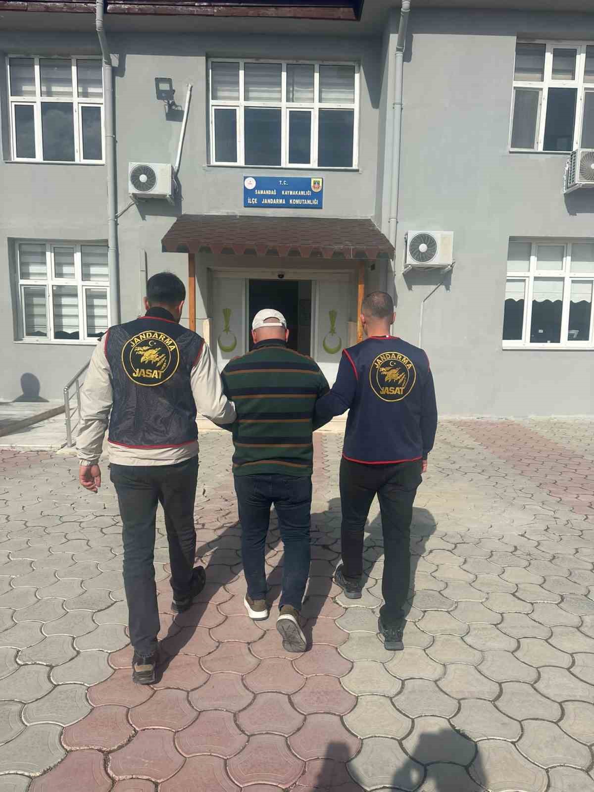 Hatay&rsquo;da sahte isimle, sigortasız işlerde &ccedil;alışarak  9 yıldır ka&ccedil;an aranan şahıs JASAT operasyonuyla yakalandı
