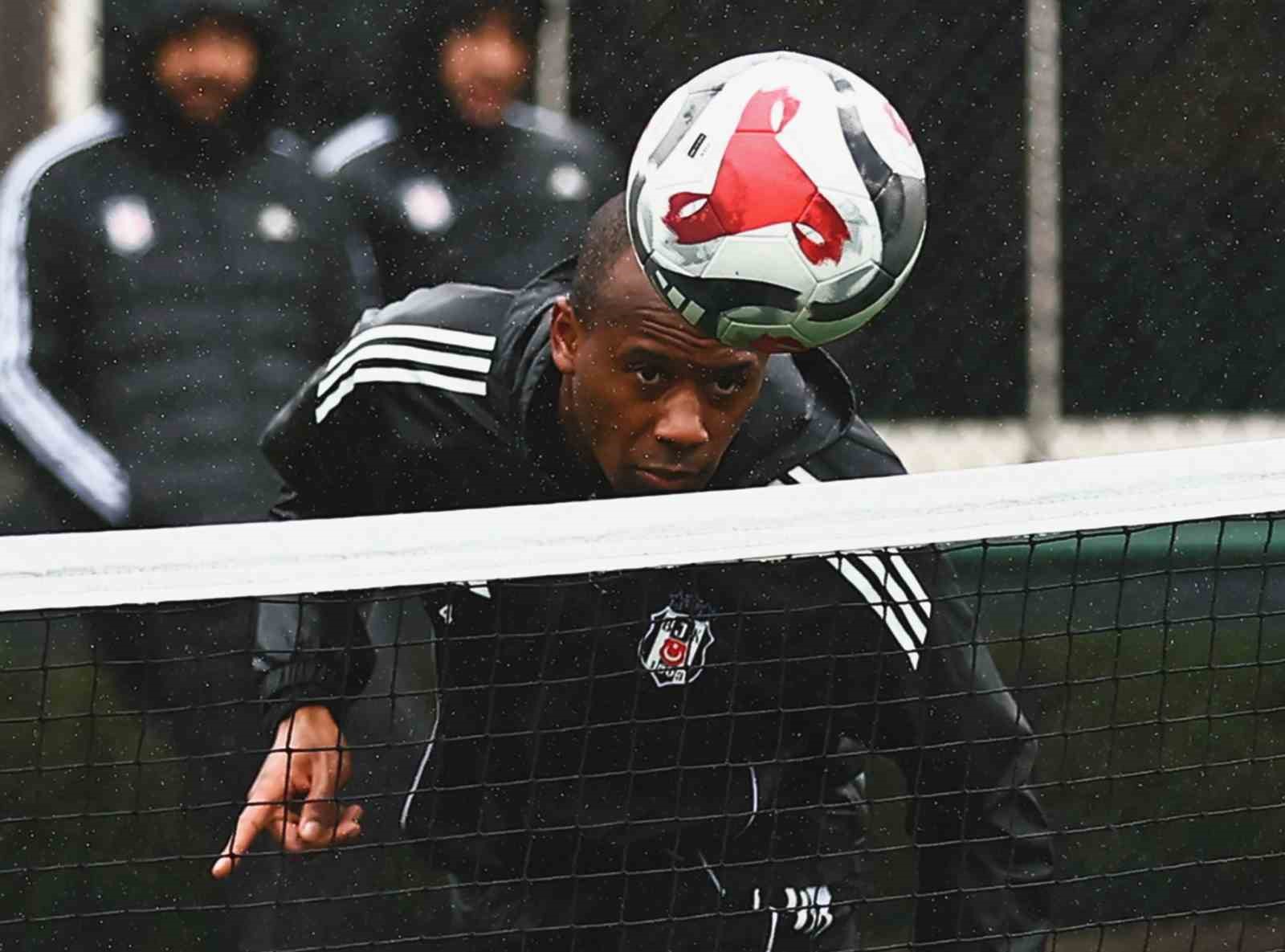 Beşiktaş, Fenerbah&ccedil;e ma&ccedil;ı hazırlıklarını s&uuml;rd&uuml;rd&uuml;
