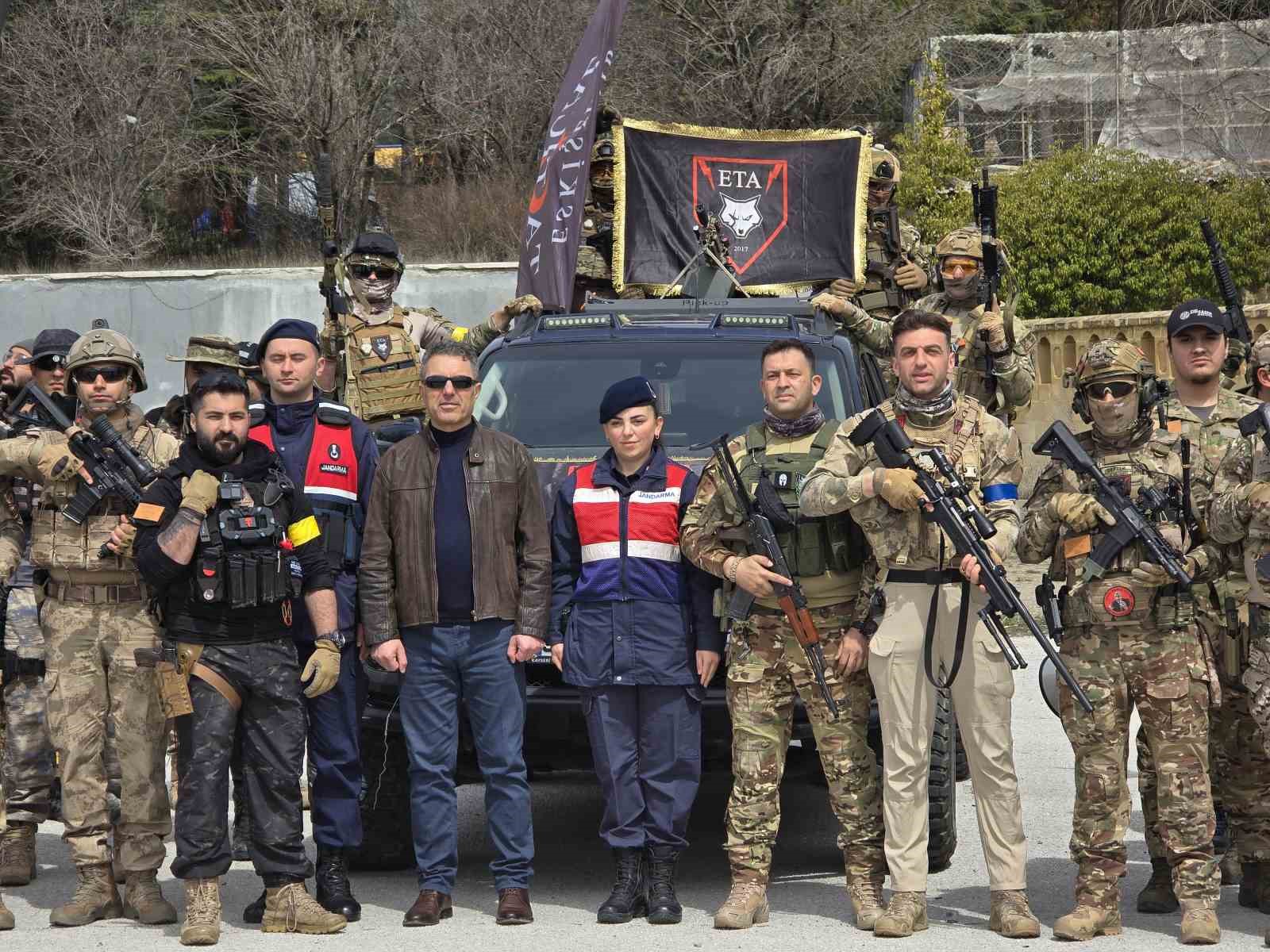 Yozgat’ta 120’den fazla oyuncunun katıldığı airsoft takımları savaş senaryolu etkinlikte buluştu