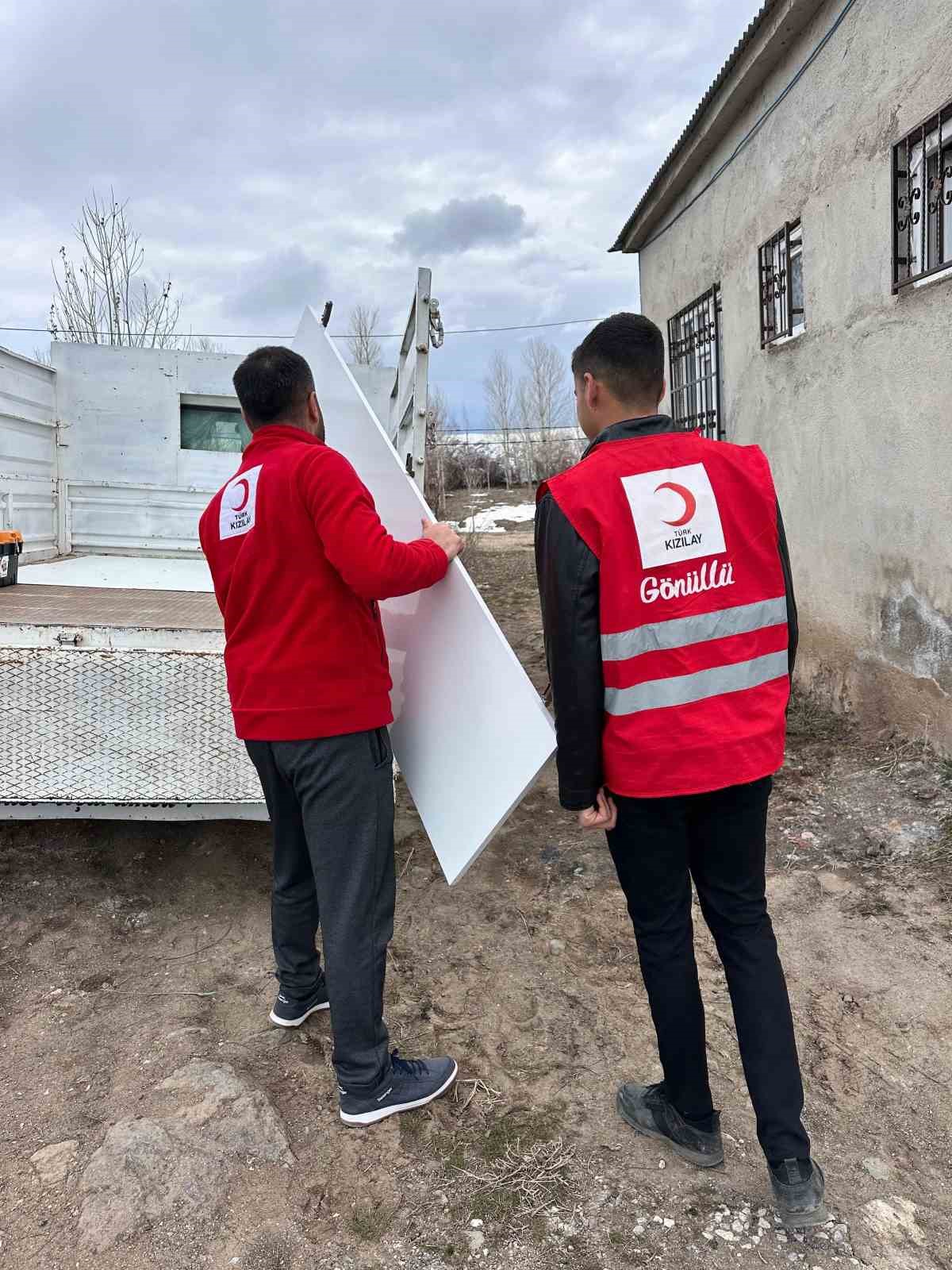 Kızılay Muradiye Şubesinden yaşlılara ziyaret
