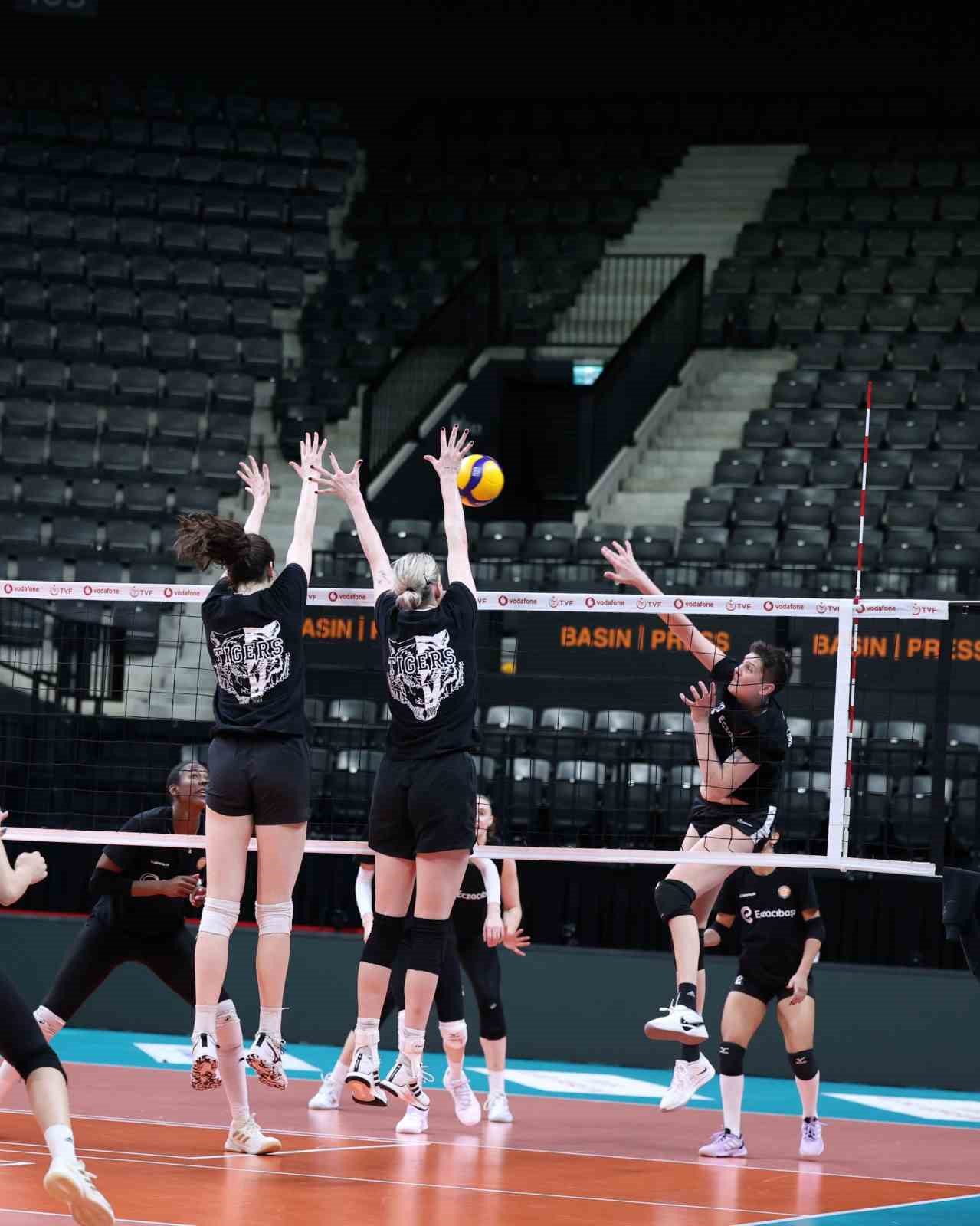 Eczacıbaşı Dynavit, yarı final ilk ma&ccedil;ına &ccedil;ıkıyor
