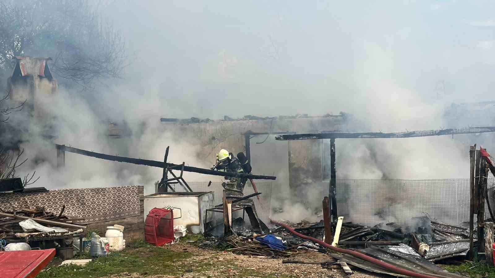 Menteşe’de evde çıkan yangında ev kullanmaz hale geldi