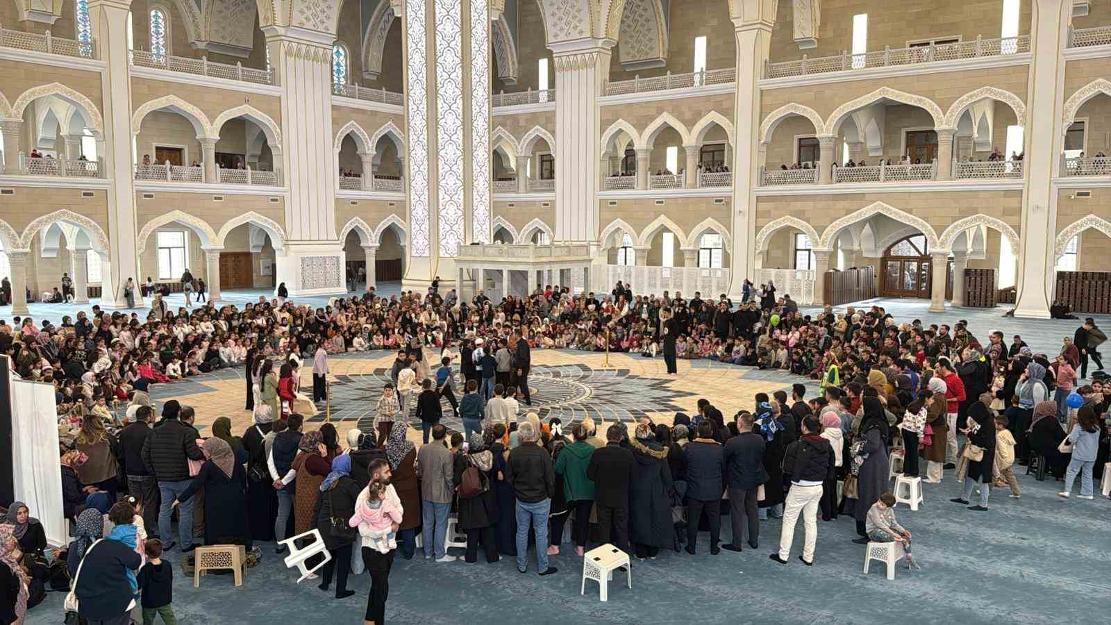 Şahinbey Millet Camii&rsquo;nde &ccedil;ocuk sesleri
