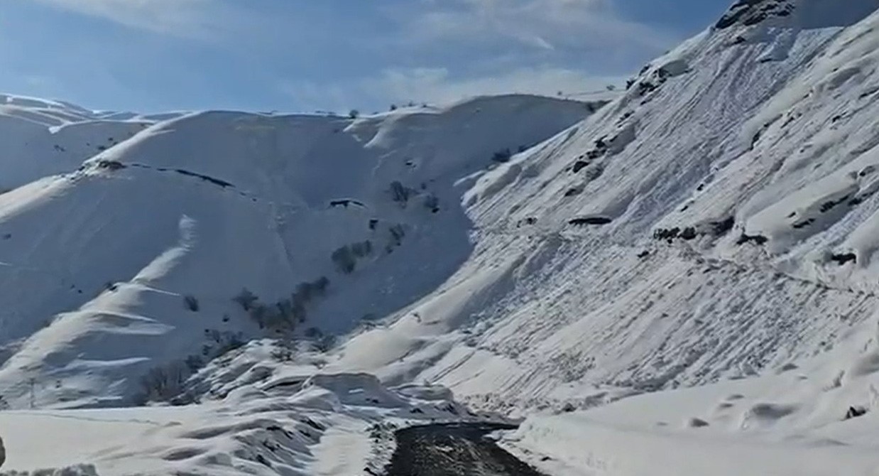 Aktoprak yolundaki &ccedil;ığ temizlendi
