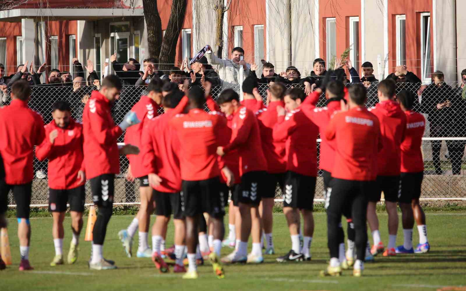 İsmet Taşdemir: "Play-off&rsquo;a girebiliriz"
