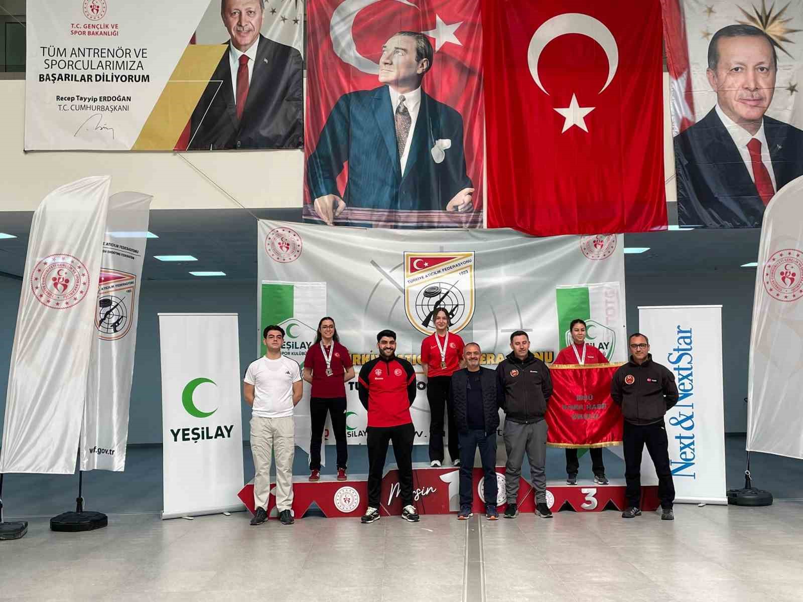 Milli sporcu kendi rekorunu kırarak zirveye &ccedil;ıktı
